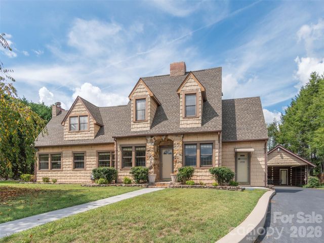 169 N Serpentine Avenue, Hot Springs, NC 28743