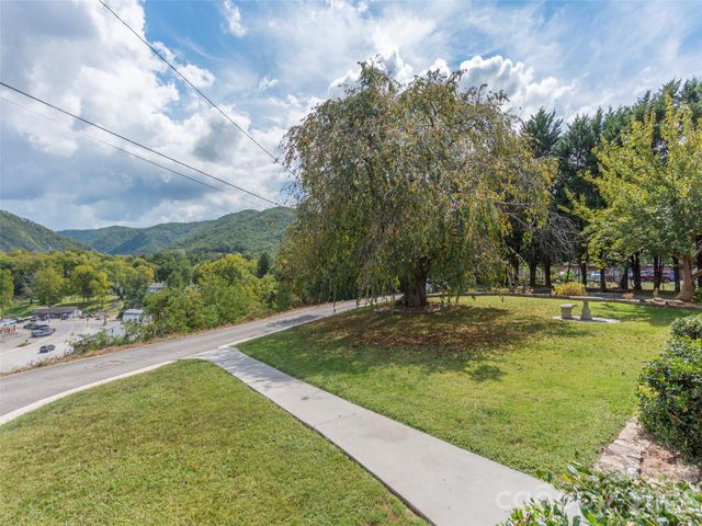169 N Serpentine Avenue, Hot Springs, NC 28743