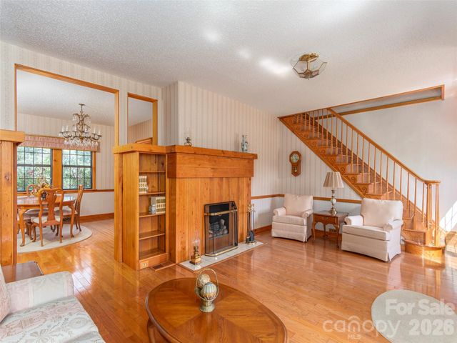 169 N Serpentine Avenue, Hot Springs, NC 28743