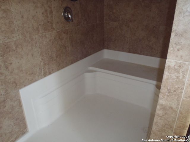 2189 Hickory Forrest Dr, Seguin, TX 78155