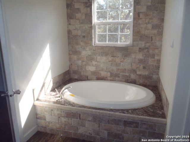 2189 Hickory Forrest Dr, Seguin, TX 78155