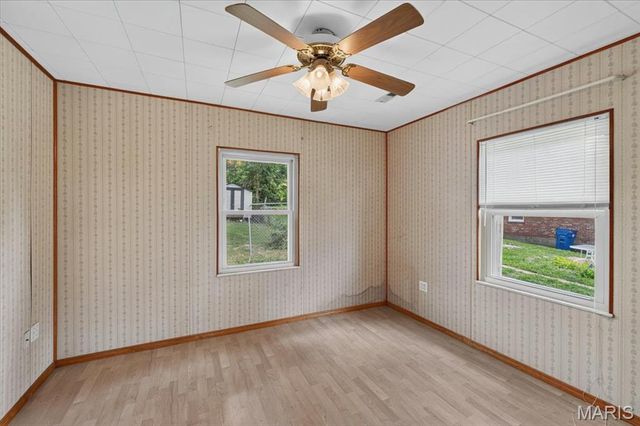 110 Edgeworth Avenue, Maryland Heights, MO 63043