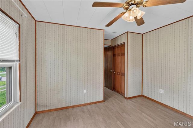 110 Edgeworth Avenue, Maryland Heights, MO 63043