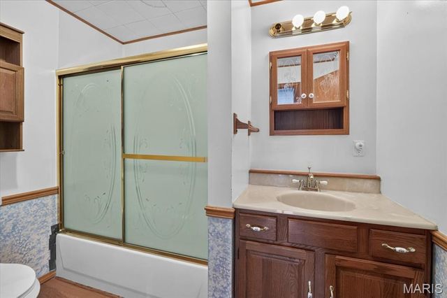 110 Edgeworth Avenue, Maryland Heights, MO 63043