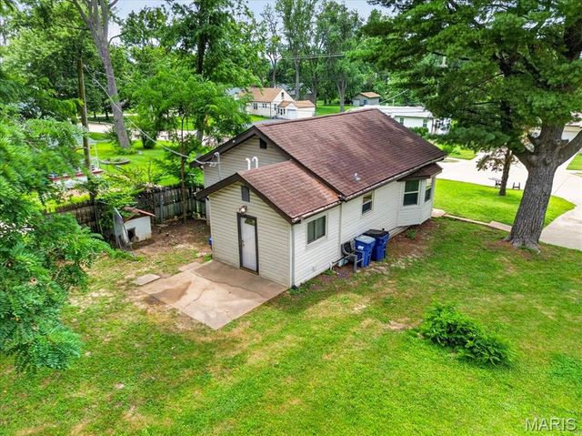 110 Edgeworth Avenue, Maryland Heights, MO 63043
