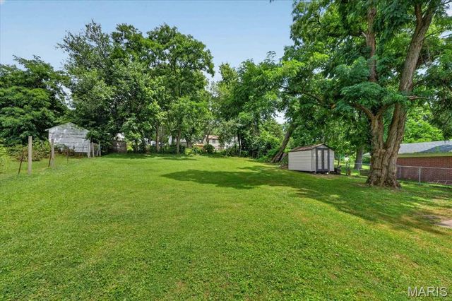 110 Edgeworth Avenue, Maryland Heights, MO 63043