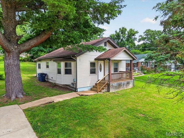 110 Edgeworth Avenue, Maryland Heights, MO 63043