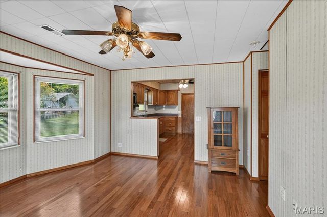 110 Edgeworth Avenue, Maryland Heights, MO 63043
