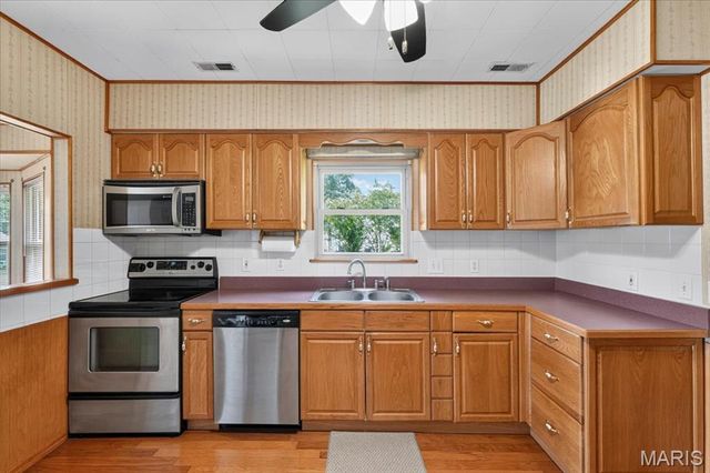 110 Edgeworth Avenue, Maryland Heights, MO 63043