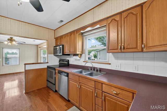 110 Edgeworth Avenue, Maryland Heights, MO 63043