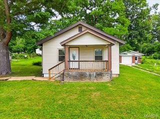 110 Edgeworth Avenue, Maryland Heights, MO 63043