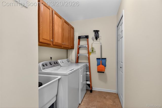 13343 Forest Ridge Boulevard, Sterling Heights, MI 48313