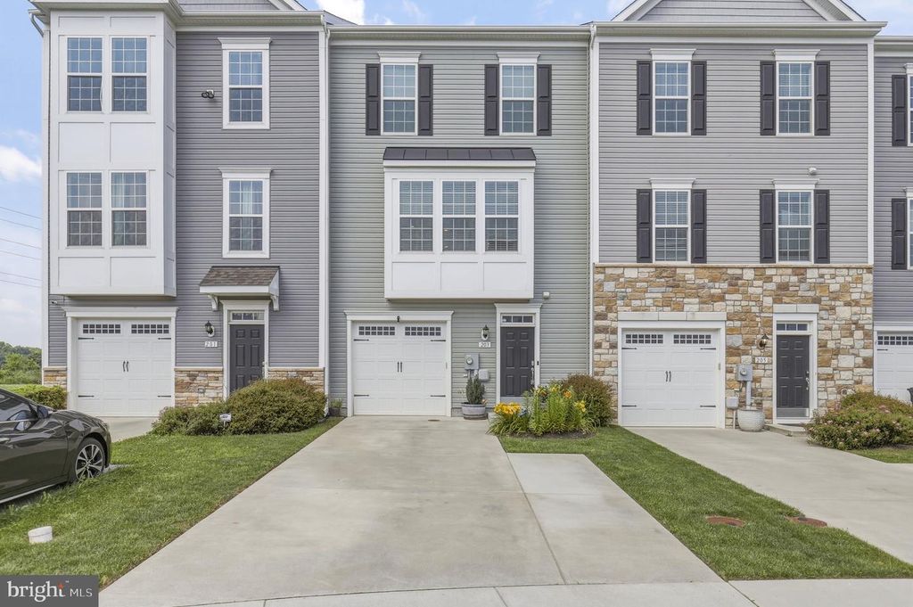 203 LONGLEY GREEN DR, Walkersville, MD 21793
