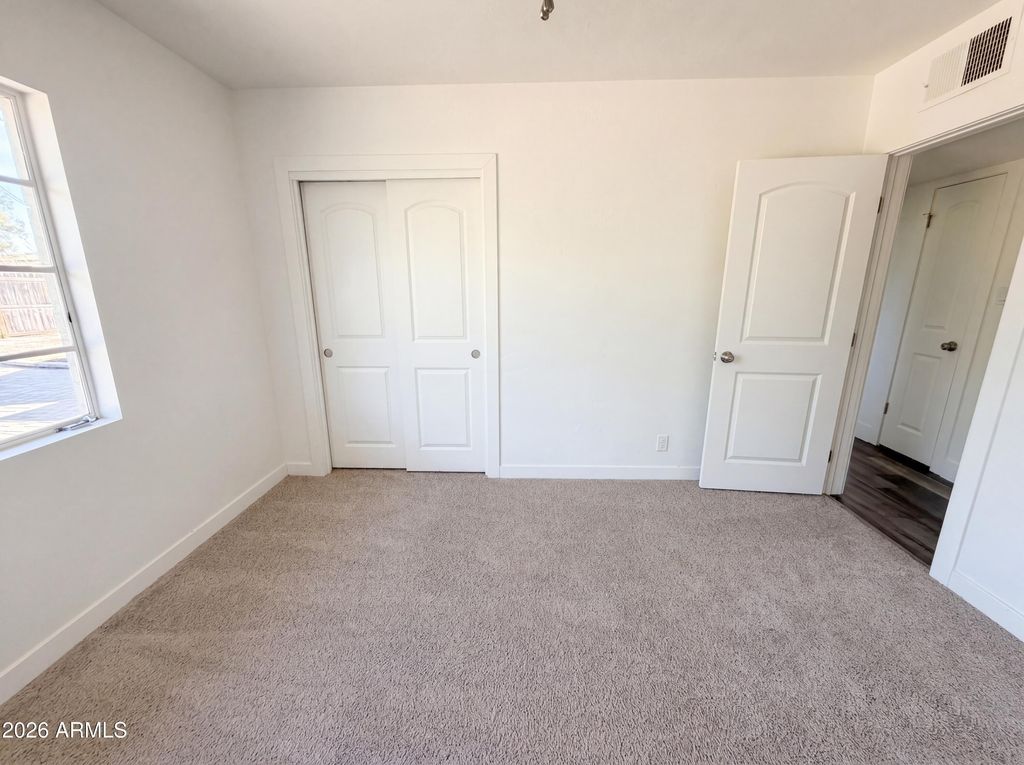 Image 14 of property listing at 2402 W ANDERSON Avenue, Phoenix, AZ 85023