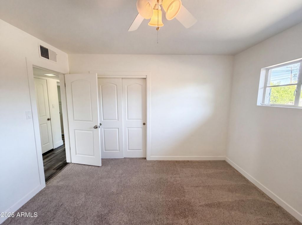 Image 16 of property listing at 2402 W ANDERSON Avenue, Phoenix, AZ 85023