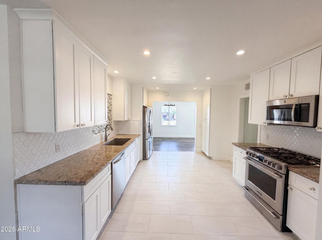 Image 2 of property listing at 2402 W ANDERSON Avenue, Phoenix, AZ 85023