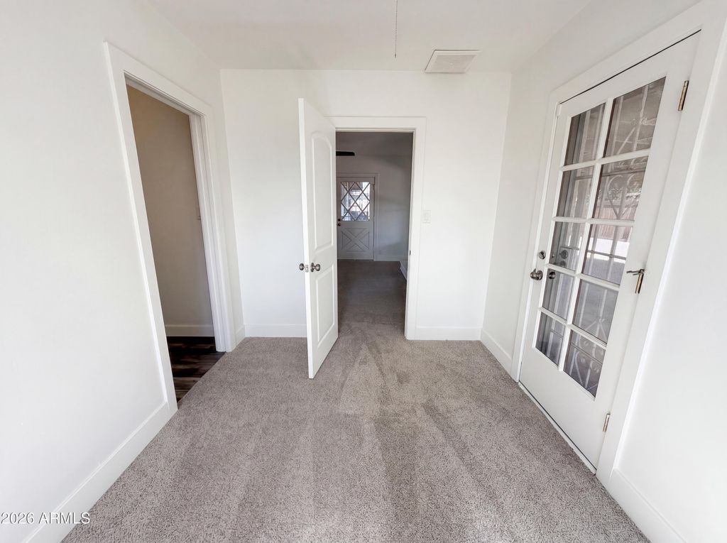 Image 20 of property listing at 2402 W ANDERSON Avenue, Phoenix, AZ 85023
