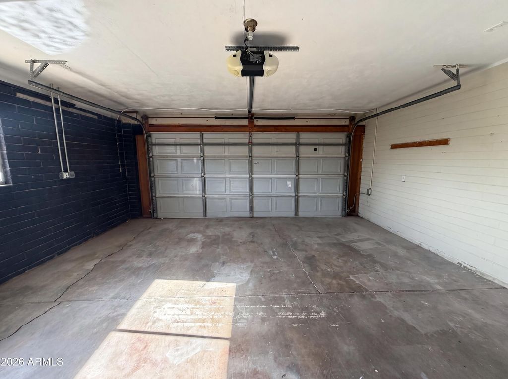 Image 21 of property listing at 2402 W ANDERSON Avenue, Phoenix, AZ 85023