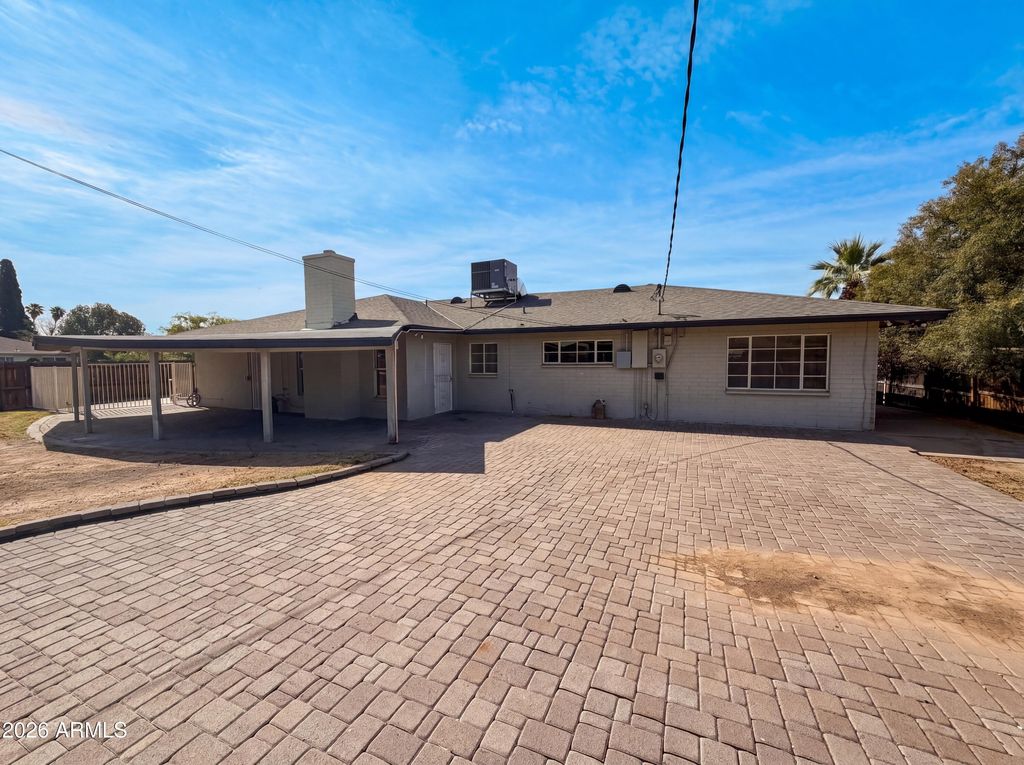 Image 23 of property listing at 2402 W ANDERSON Avenue, Phoenix, AZ 85023