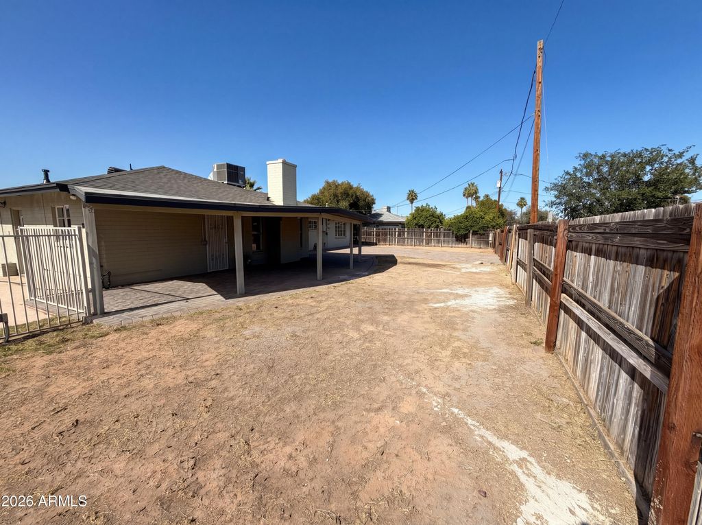 Image 24 of property listing at 2402 W ANDERSON Avenue, Phoenix, AZ 85023