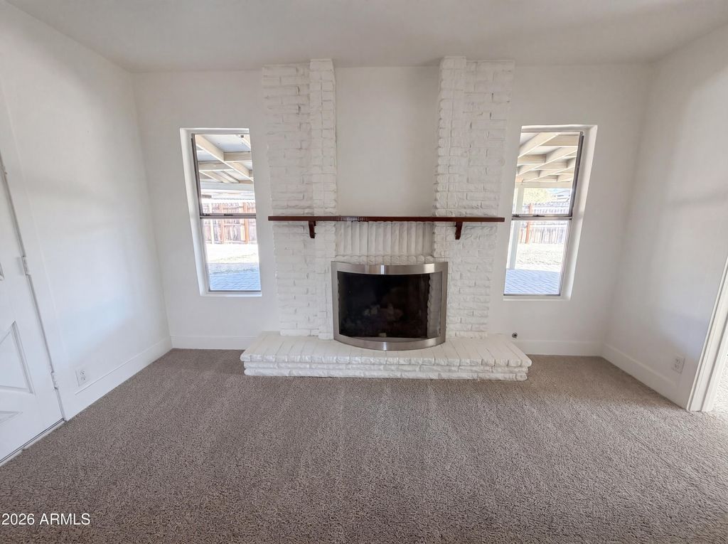 Image 3 of property listing at 2402 W ANDERSON Avenue, Phoenix, AZ 85023