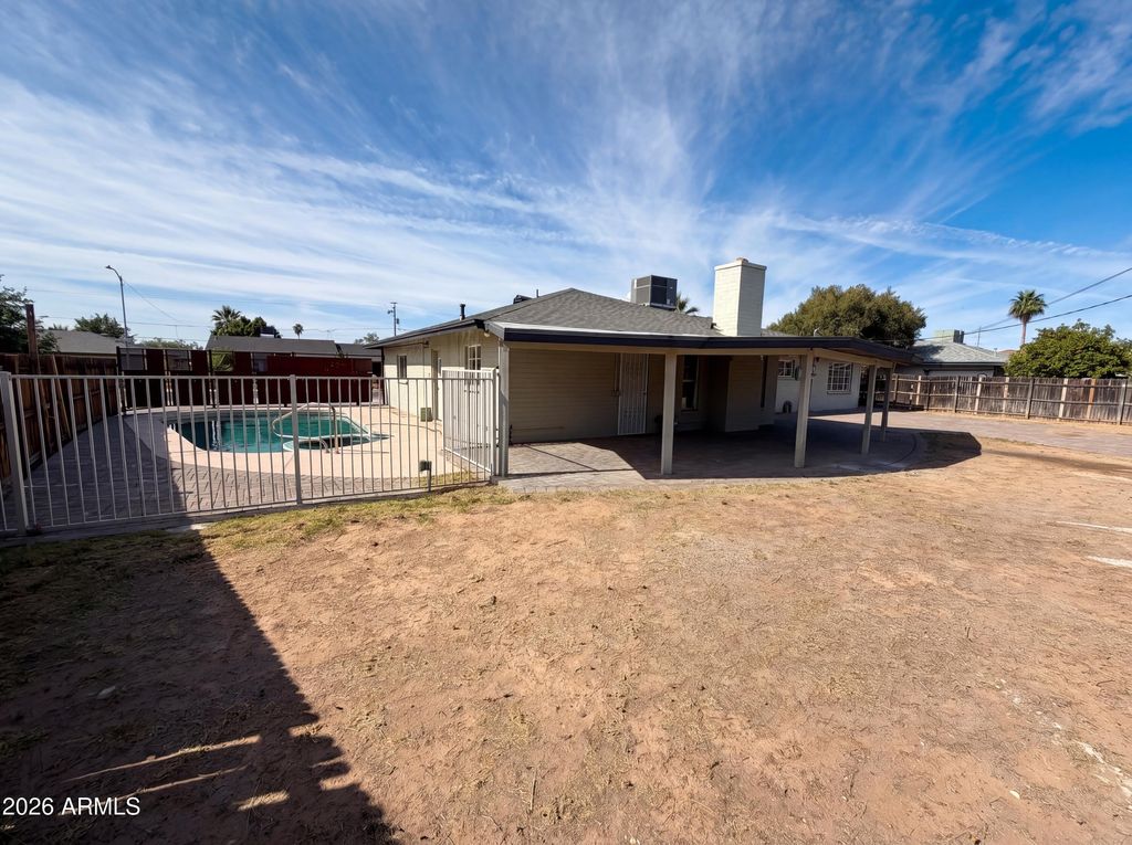 Image 5 of property listing at 2402 W ANDERSON Avenue, Phoenix, AZ 85023