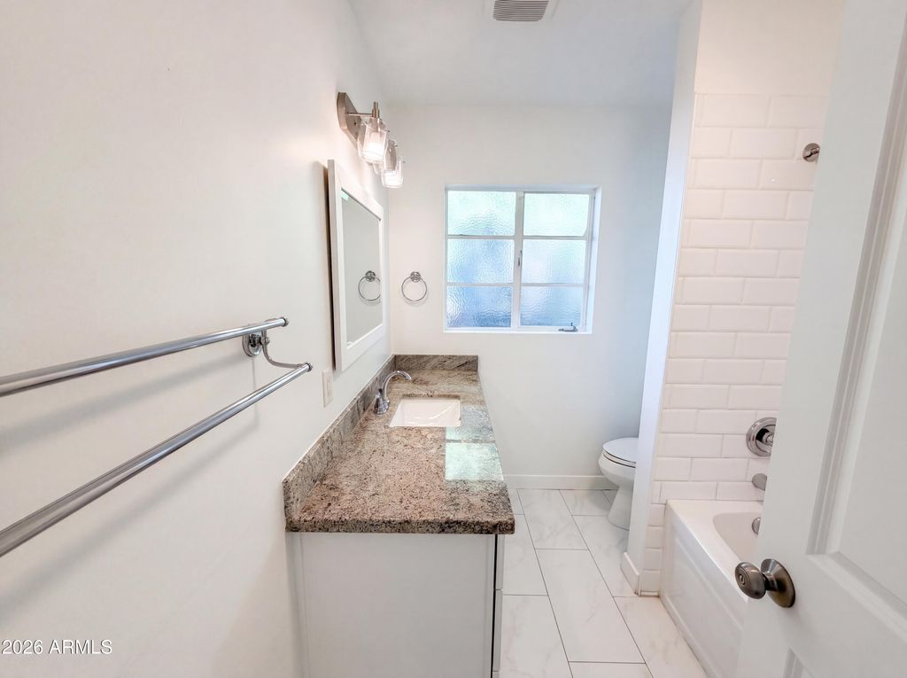 Image 6 of property listing at 2402 W ANDERSON Avenue, Phoenix, AZ 85023