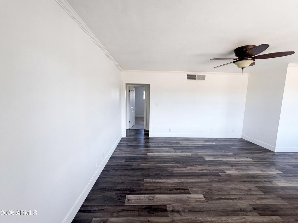 Image 7 of property listing at 2402 W ANDERSON Avenue, Phoenix, AZ 85023