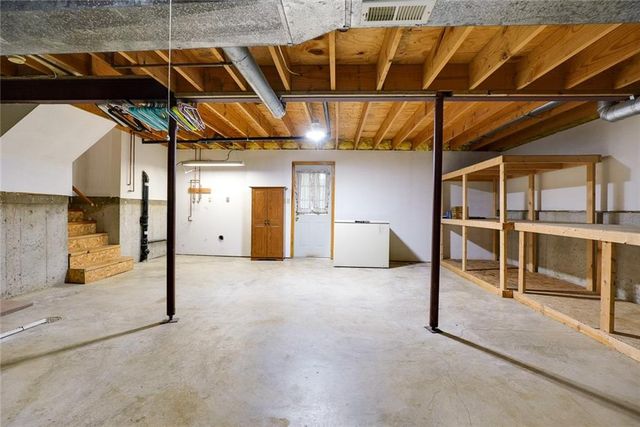 1211 N Davis Road, Independence, MO 64056