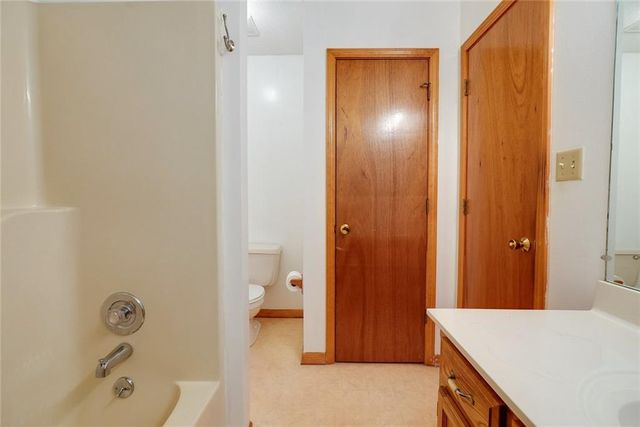 1211 N Davis Road, Independence, MO 64056