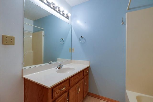 1211 N Davis Road, Independence, MO 64056