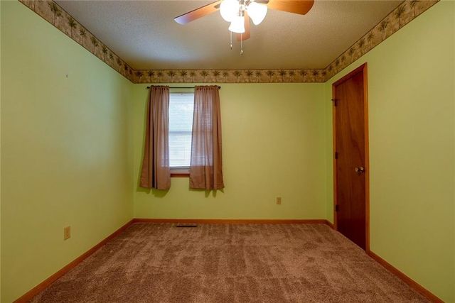 1211 N Davis Road, Independence, MO 64056