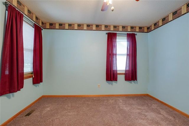 1211 N Davis Road, Independence, MO 64056