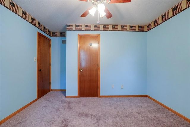 1211 N Davis Road, Independence, MO 64056