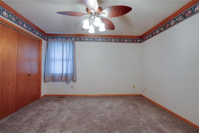 1211 N Davis Road, Independence, MO 64056