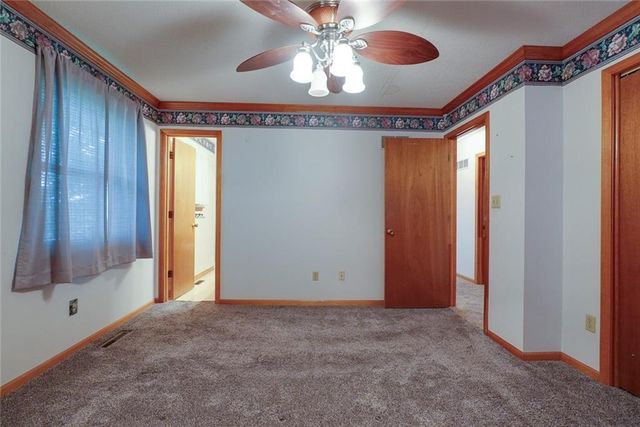 1211 N Davis Road, Independence, MO 64056