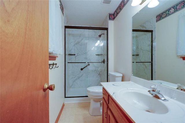 1211 N Davis Road, Independence, MO 64056