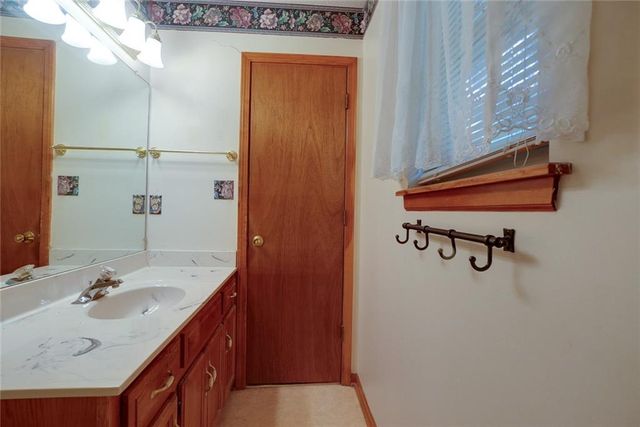 1211 N Davis Road, Independence, MO 64056