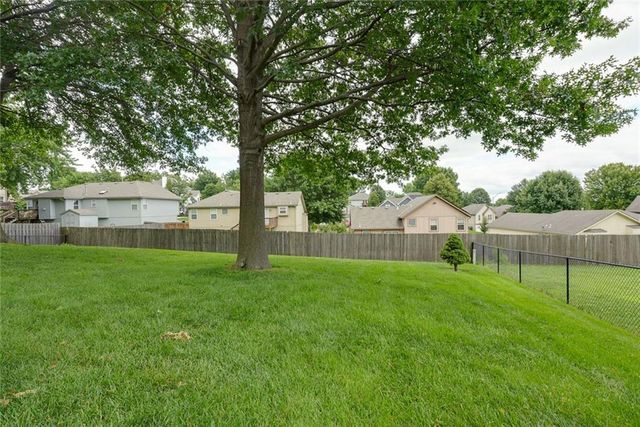 1211 N Davis Road, Independence, MO 64056