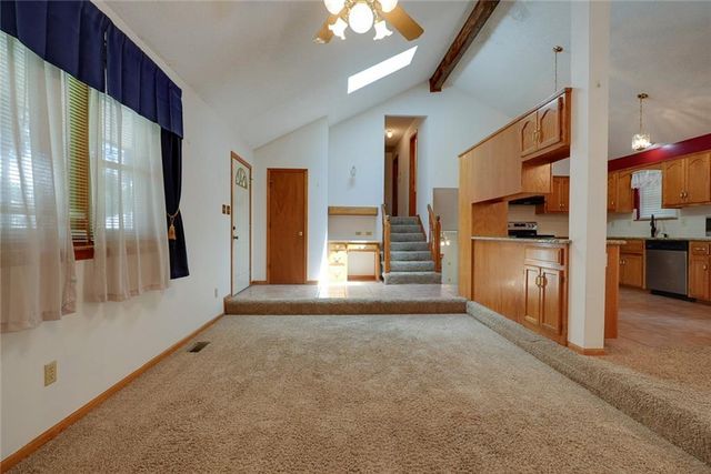 1211 N Davis Road, Independence, MO 64056