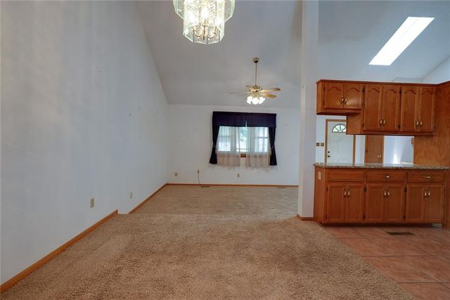 1211 N Davis Road, Independence, MO 64056
