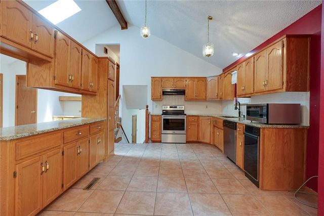 1211 N Davis Road, Independence, MO 64056