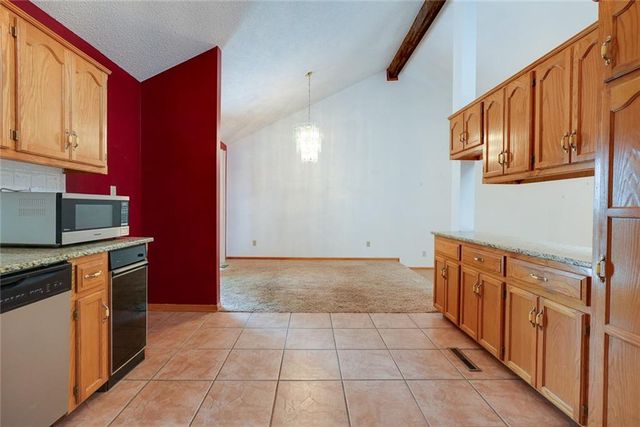 1211 N Davis Road, Independence, MO 64056