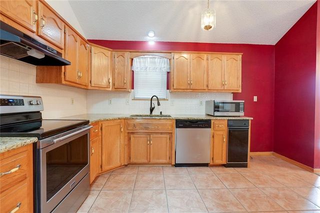 1211 N Davis Road, Independence, MO 64056