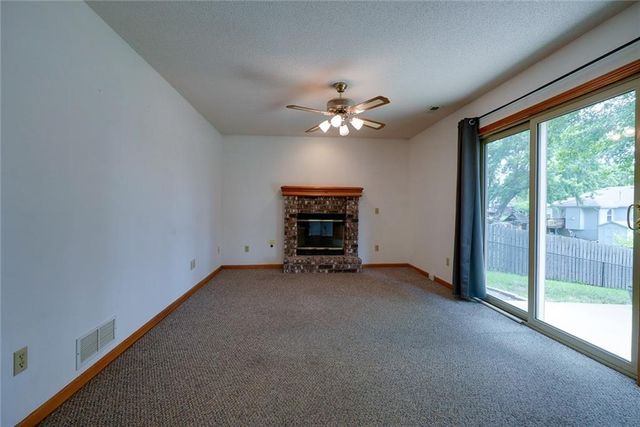 1211 N Davis Road, Independence, MO 64056