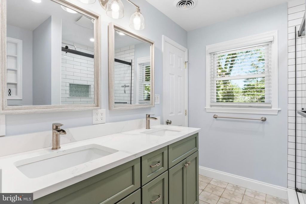 Image 12 of property listing at 1602 CEDAR PARK RD, Annapolis, MD 21401