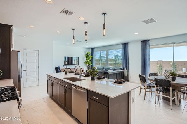 10202 E ULYSSES Avenue, Mesa, AZ 85212