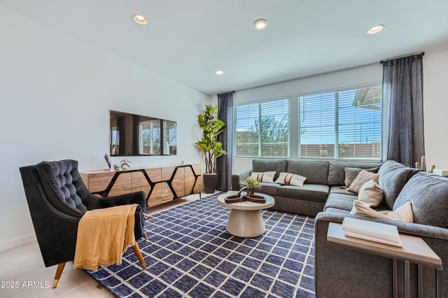 10202 E ULYSSES Avenue, Mesa, AZ 85212