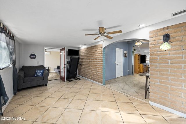 7386 N Dickinson, Tucson, AZ 85741