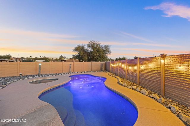 7386 N Dickinson, Tucson, AZ 85741